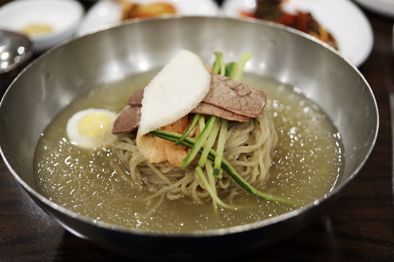 Bibimguksu-at-the-dining-table 