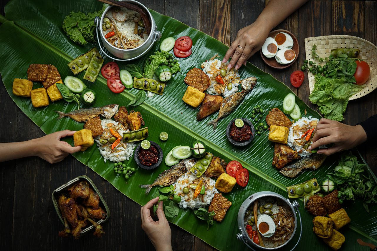 Nasi liwet in a pot traditional Indonesian food