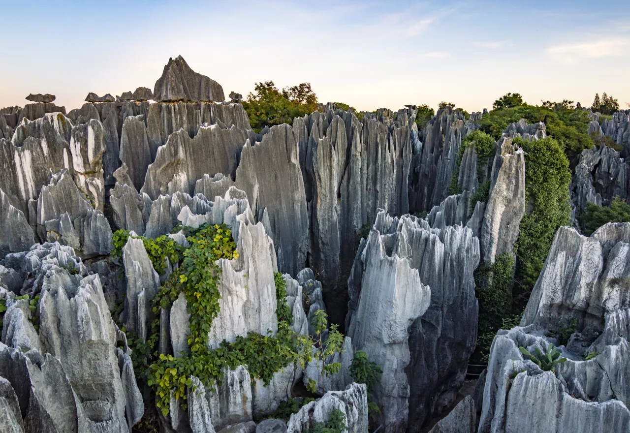 อุทยานป่าหินคุนหมิง สถานที่ท่องเที่ยวคุนหมิงมรดกโลกยูเนสโกในมณฑลยูนนาน
