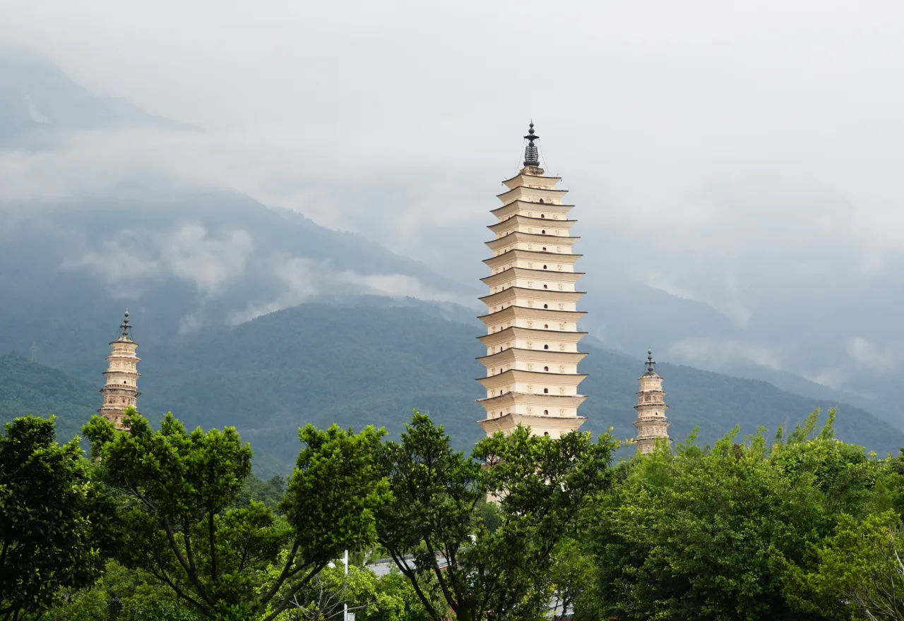 เจดีย์สามองค์ต้าหลี่ (Three Pagodas of Dali) แลนด์มาร์กที่นิยมเมื่อเที่ยวคุนหมิง