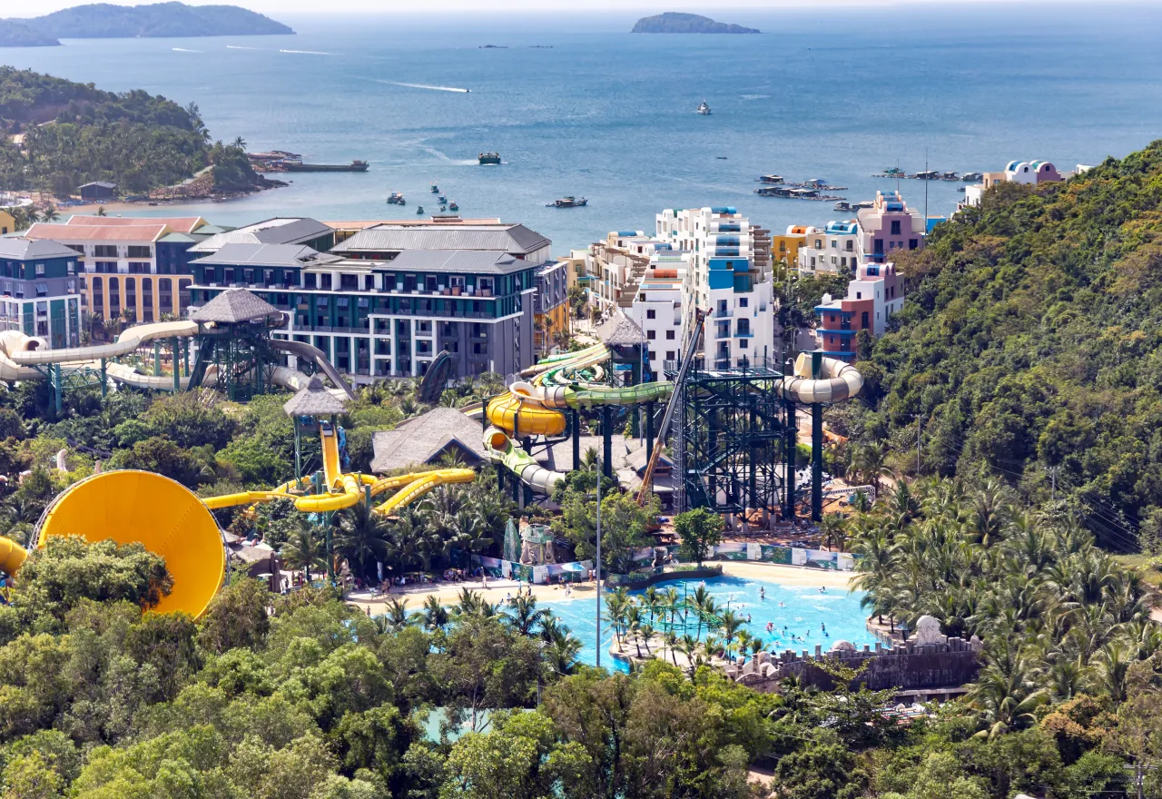 เที่ยวฟูก๊วกที่สวนน้ำอควาโทเปียบนเกาะฮอนเทิม