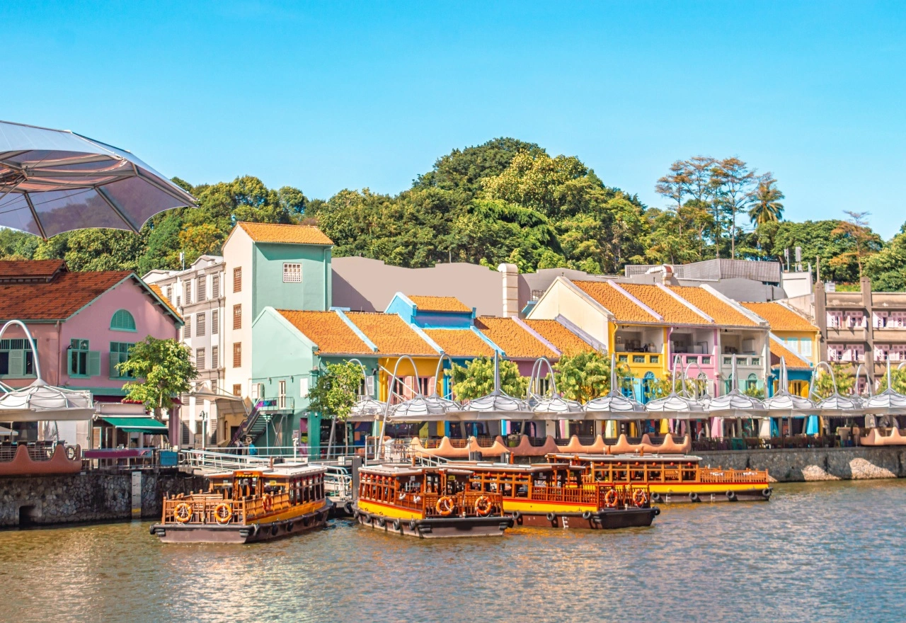 Clarke Quay ย่านบันเทิงและร้านอาหารริมแม่น้ำสิงคโปร์ยามค่ำคืน