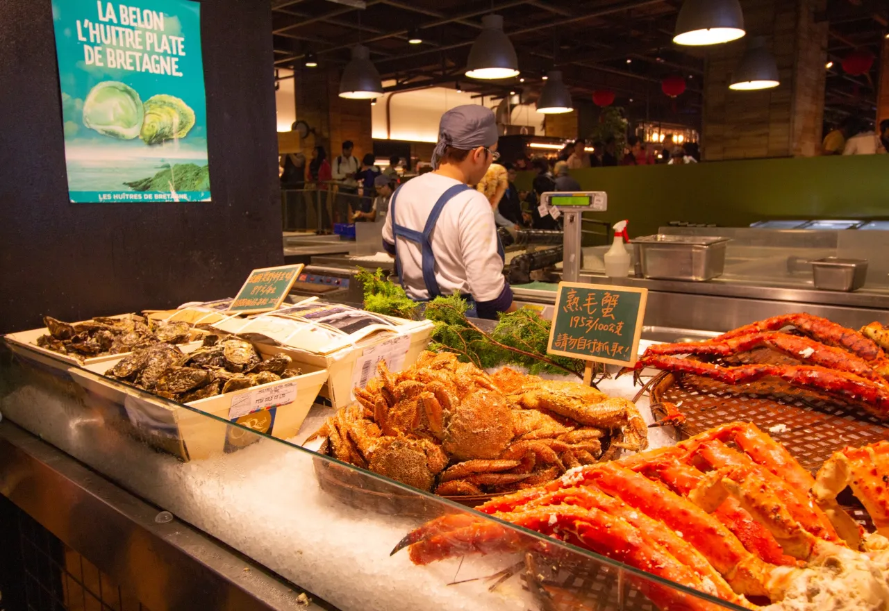 ที่เที่ยวไทเป ตลาดปลาไทเป โซนอาหารทะเลสดพร้อมเคาน์เตอร์ซาชิมิ