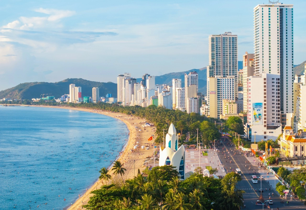 หาดญาจางเมืองตากอากาศริมทะเลที่เที่ยวเวียดนามยอดนิยม