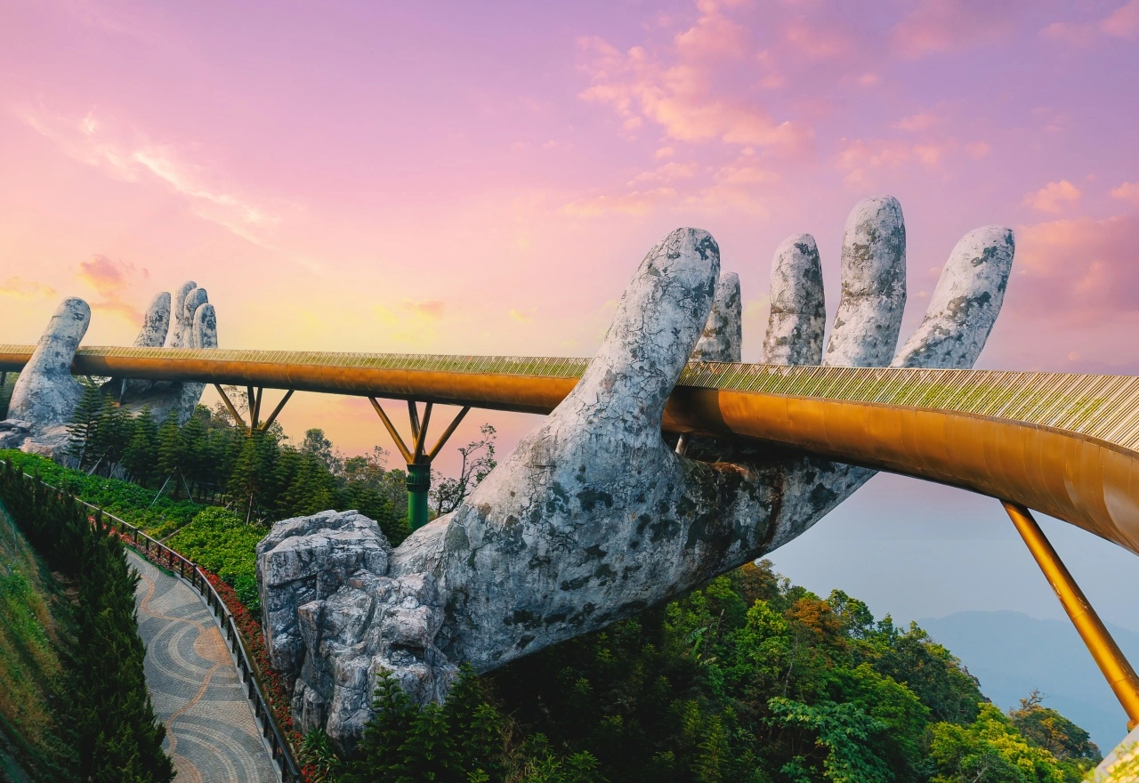 เมืองดานังเมืองท่าสมัยใหม่ที่เที่ยวเวียดนามกลางฐานทัพอากาศ