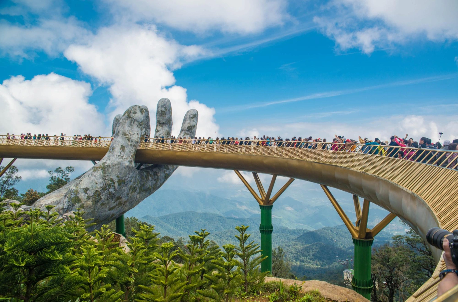 view-of-golden-bridge-located-at-bana-hills-park-vietnam