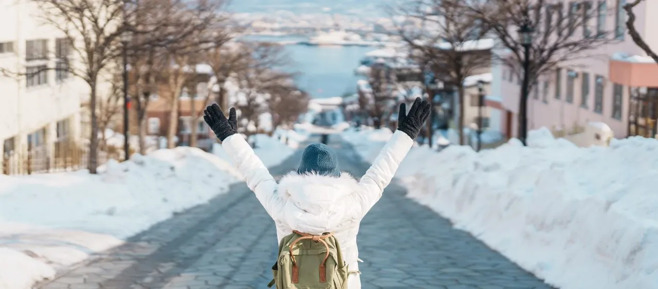 woman-tourist-visiting-hakodate-traveler-sweater-sightseeing-hachiman-zakation-concept