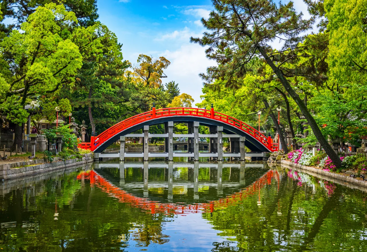 ที่เที่ยวโอซาก้า สะพานโค้งสีแดงโซริบาชิอันเป็นสัญลักษณ์ของศาลเจ้าสุมิโยชิไทฉะ
