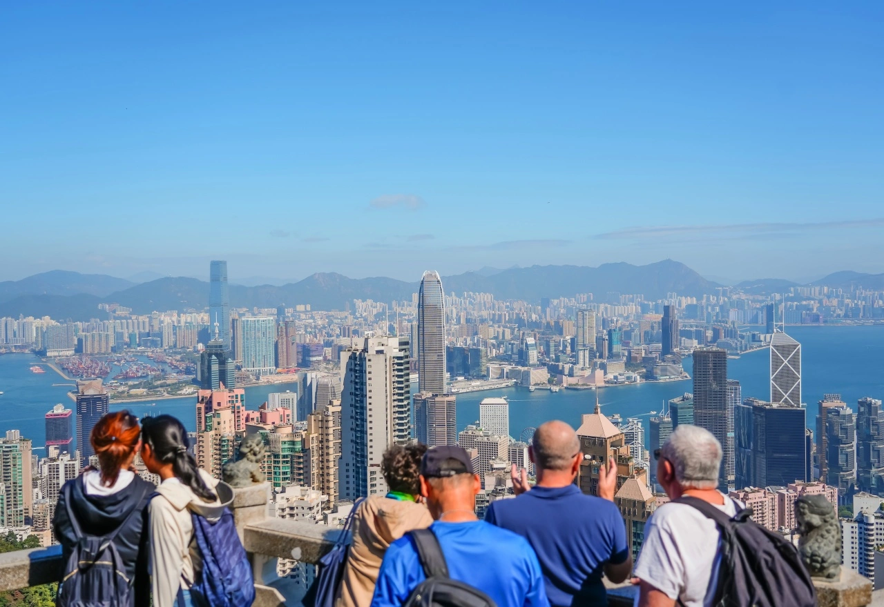 วิวพาโนรามาเมืองฮ่องกง จากจุดชมวิว Victoria Peak เหมาะสำหรับเที่ยวคนเดียว