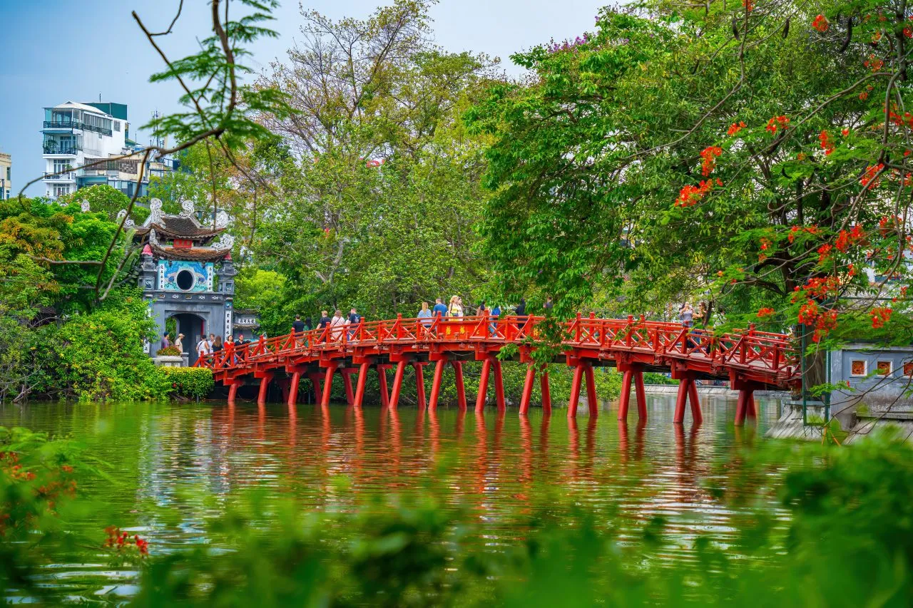 Hoan Kiem Lake, Hanoi, Vietnam
