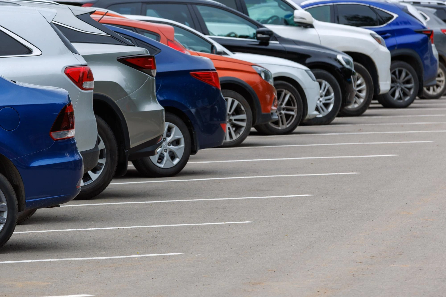 cars-parking-on-an-outside-parking-lot