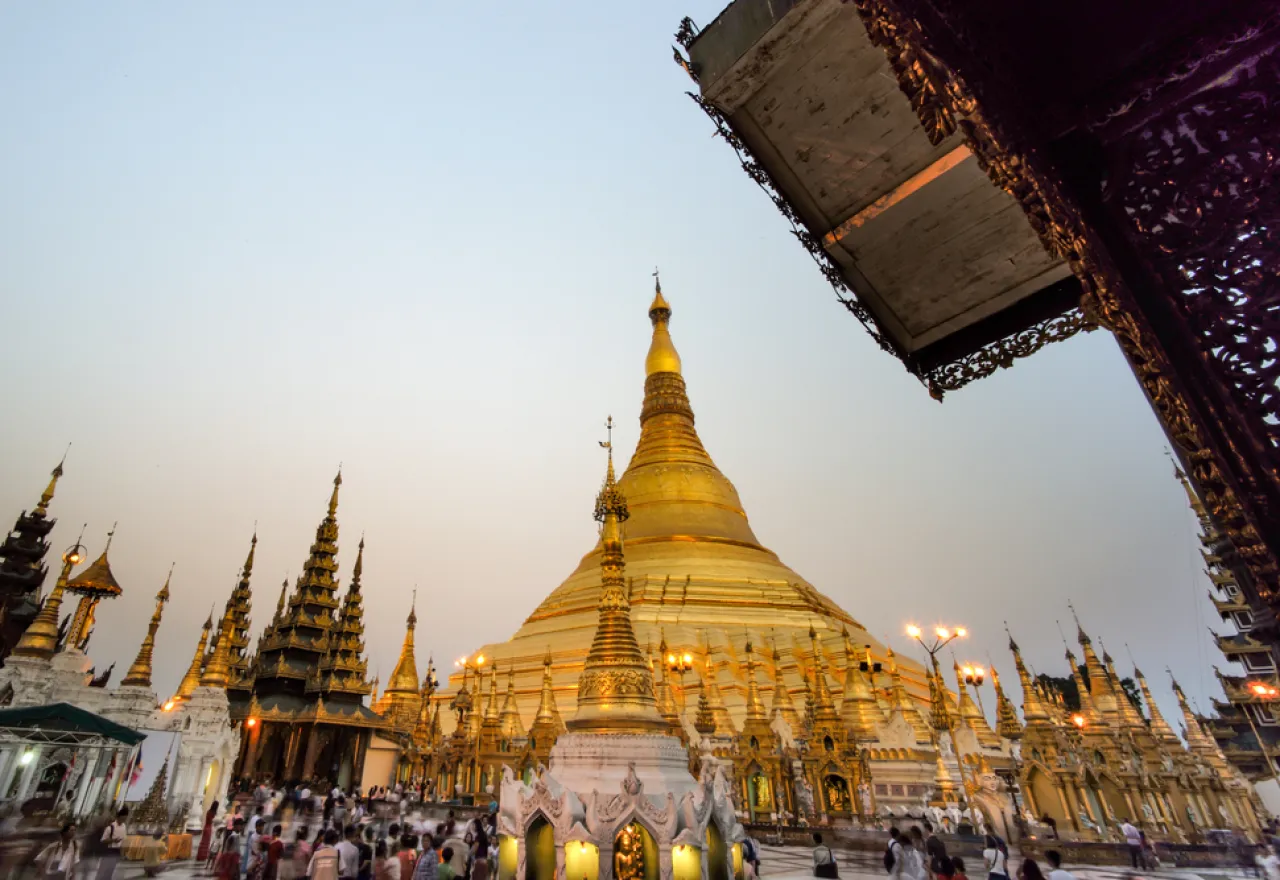 พาพ่อแม่ไปเที่ยวต่างประเทศ ไหว้พระเจดีย์ชเวดากอง พม่า