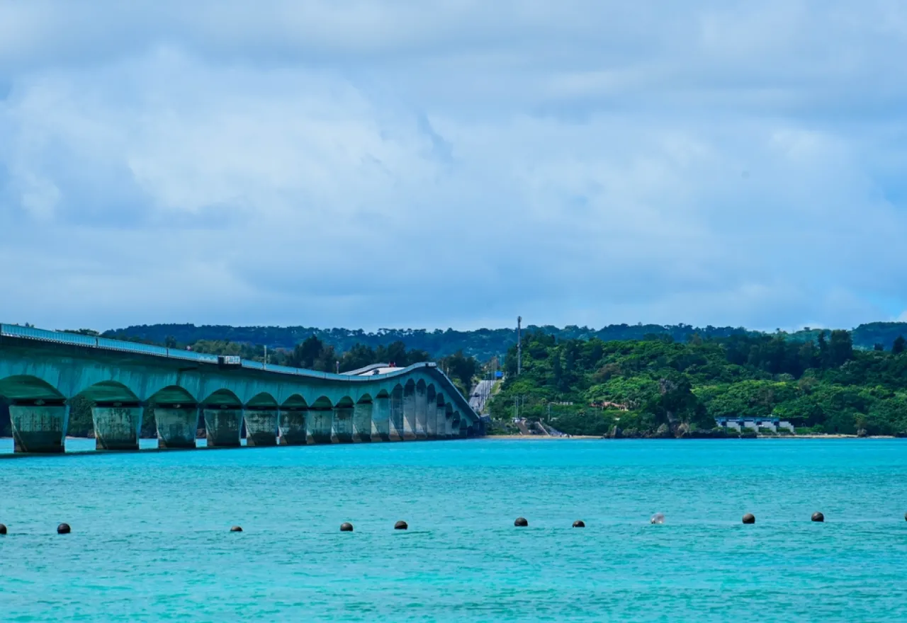 ขับรถเที่ยวญี่ปุ่น สะพานโคอุริวิวทะเลสีฟ้า เกาะโอกินาวา