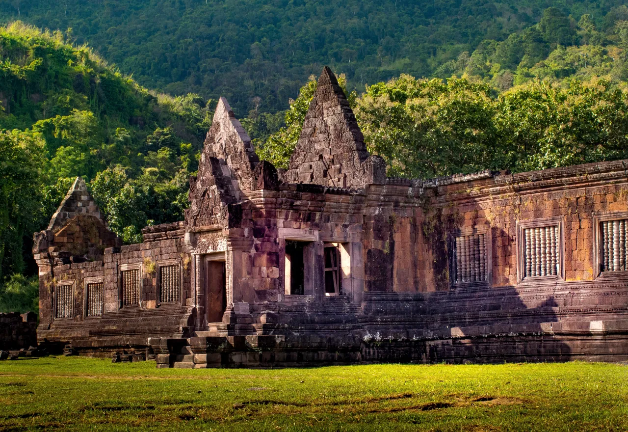ปราสาทหินวัดพู หนึ่งในมรดกโลก โบราณสถานที่เที่ยวลาว