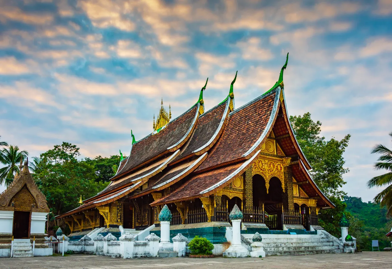 วัดเชียงทอง วัดเก่าแก่ ที่เที่ยวลาวที่ได้รับความนิยมสูง