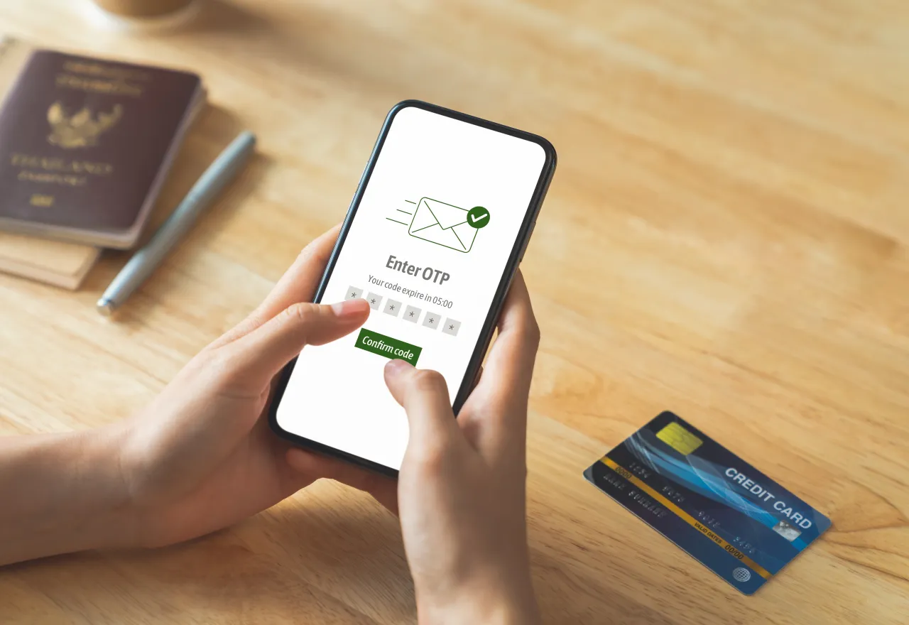 เตรียมบัตรเครดิตและพาสปอร์ตเพื่อเตรียมสมัคร WeChat Pay ผ่านโทรศัพท์มือถือ